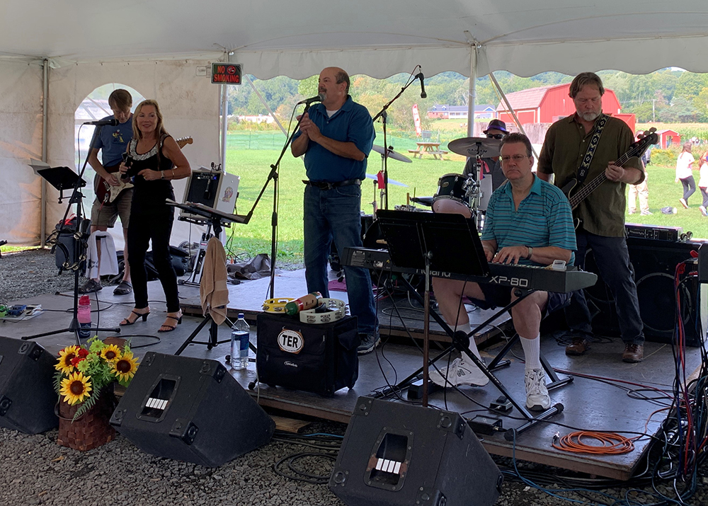 Live music performance at Lyman Orchards proceeds benefits st judes connecticut 
