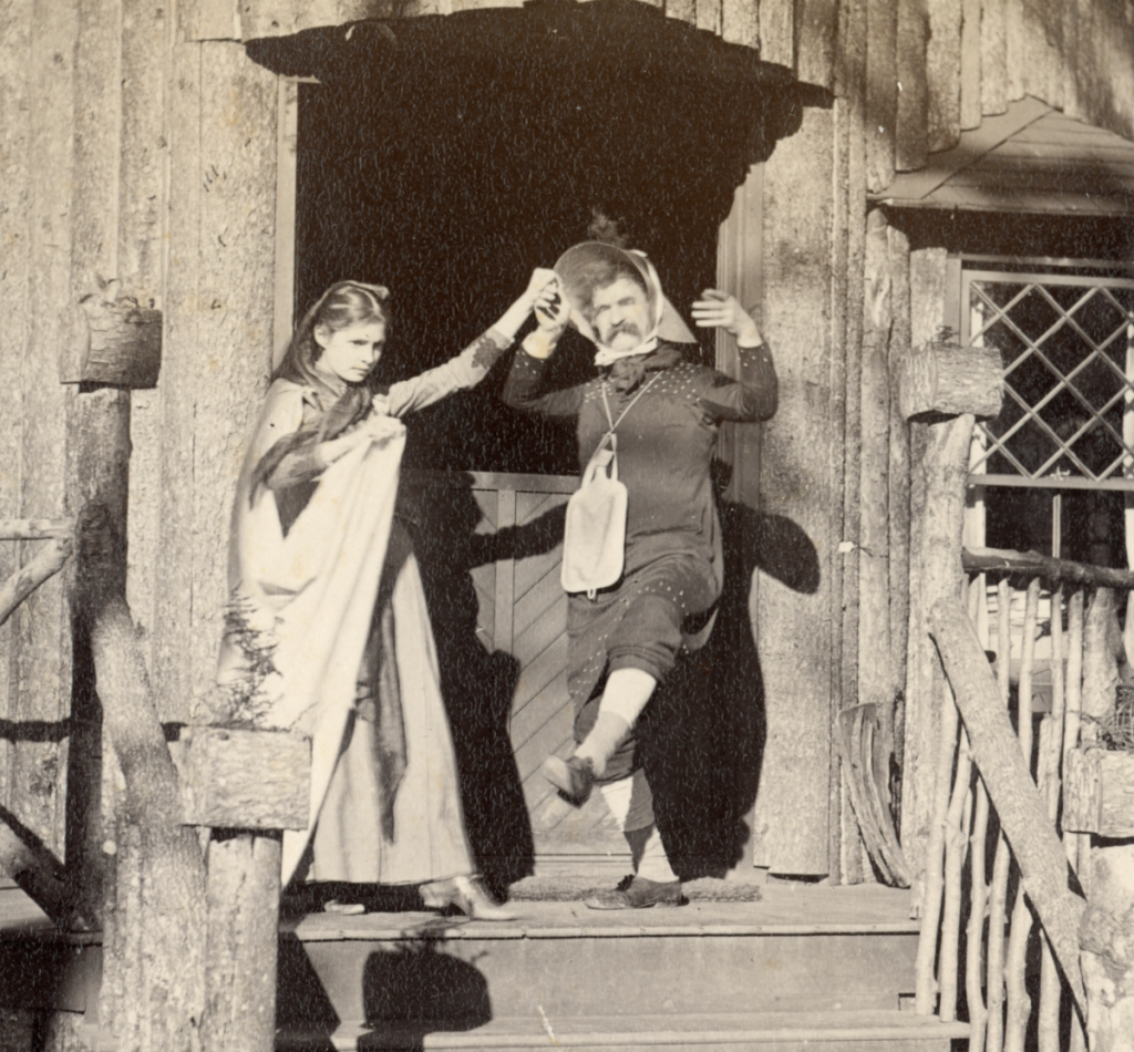 Susy Clemens and Mark Twain portraying "Hero and Leander" at the Onteora Club, Candace Wheeler's artist colony in Tannersville, NY, in 1890. Image: The Mark Twain House & Museum