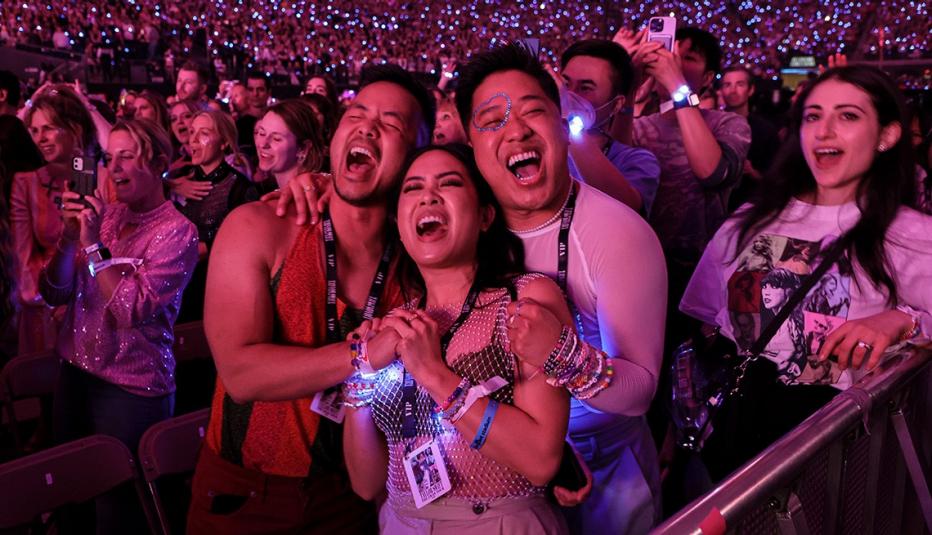 Fans singing along to Taylor Swift during her concert at Allegiant Stadium on March 24, 2023 in Las Vegas.
ETHAN MILLER/TAS23/GETTY IMAGES FOR TAS RIGHTS MANAGEMENT