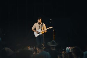 Lainey wilson openers Zach Top and Ian Munsick at Hartford Healthcare Amphitheater in Bridgeport, Connecticut, Photo by Natalie Colon / Finding Connecticut