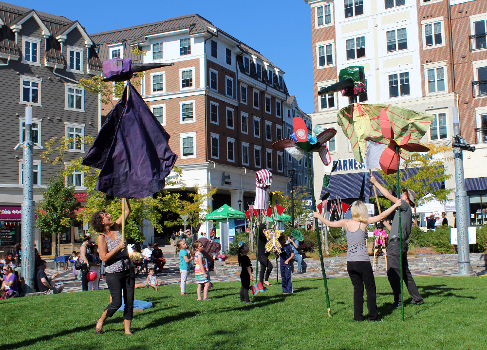 Mansfield Downtown Partnership/Paterson Photo > “The Conference of the
Birds” Community Puppet Pageant will take place at 2:30 PM at the Celebrate Mansfield Festival