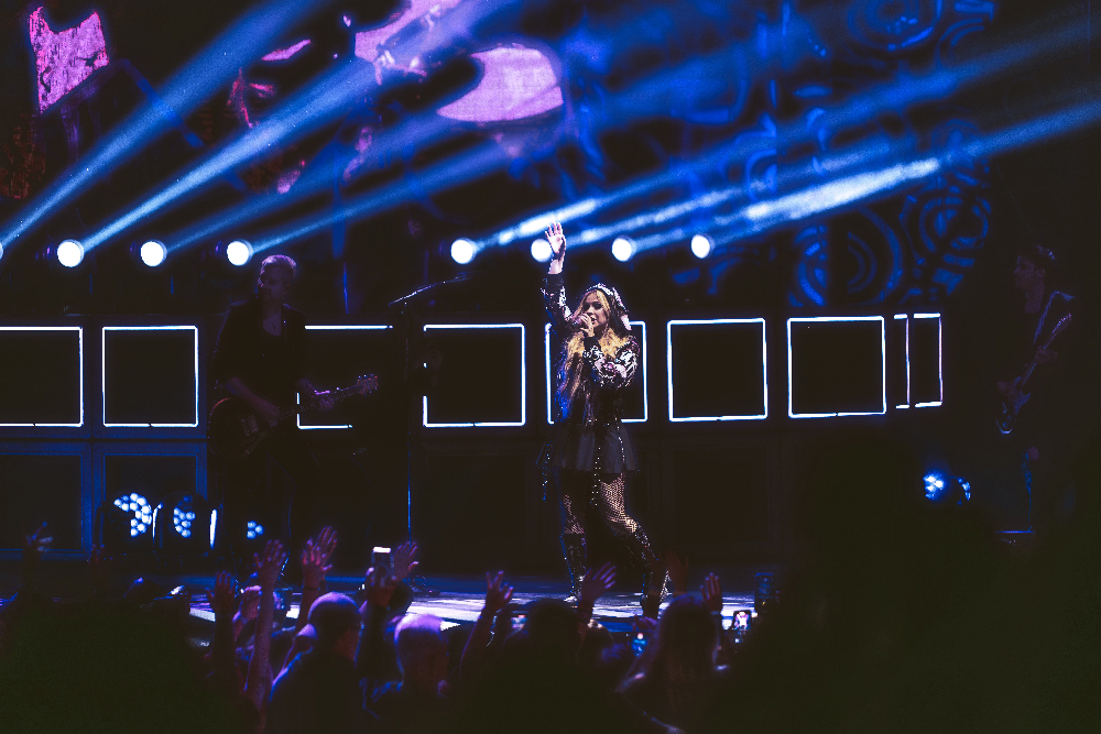 photos of Avril Lavigne tour at Xfinity Theatre in Hartford, Connecticut in August 21, 2024 photo by Jessie Fuentes // Finding Connecticut