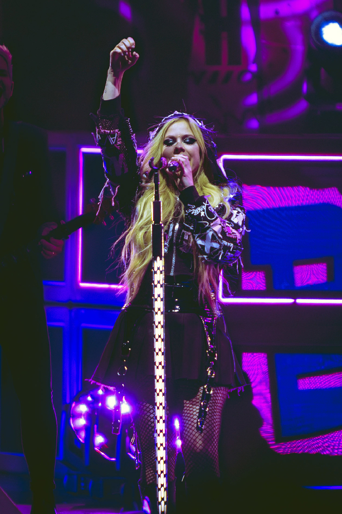 photos of Avril Lavigne tour at Xfinity Theatre in Hartford, Connecticut in August 21, 2024 photo by Jessie Fuentes // Finding Connecticut