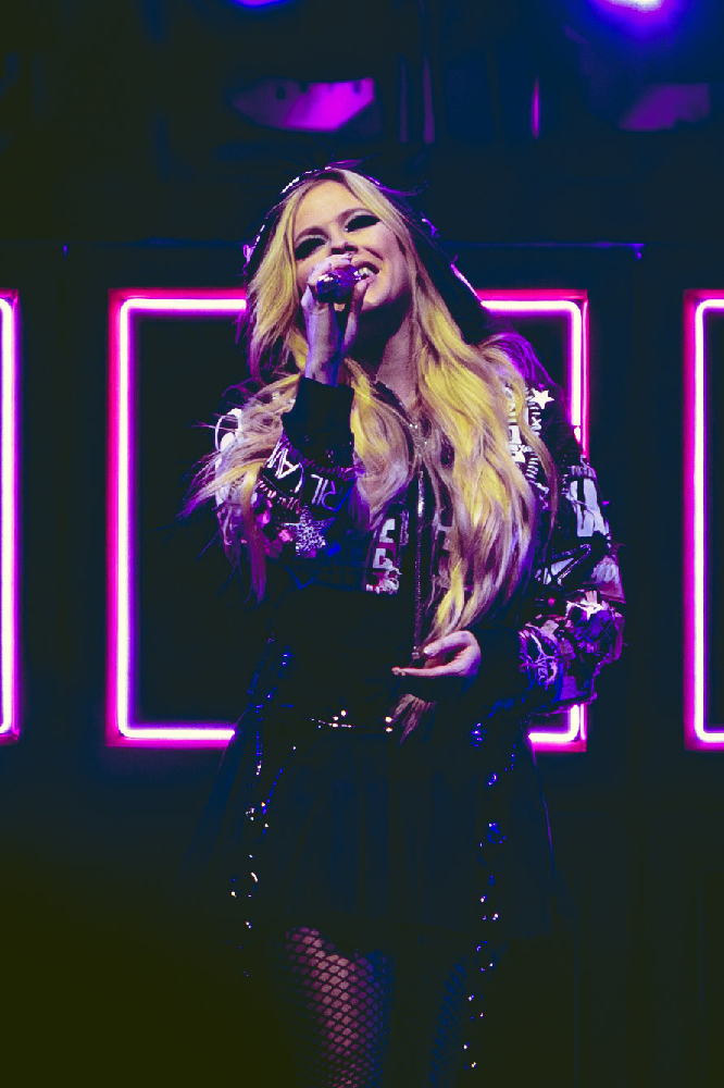 photos of Avril Lavigne tour at Xfinity Theatre in Hartford, Connecticut in August 21, 2024 photo by Jessie Fuentes // Finding Connecticut