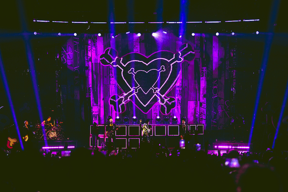 photos of Avril Lavigne tour at Xfinity Theatre in Hartford, Connecticut in August 21, 2024 photo by Jessie Fuentes // Finding Connecticut