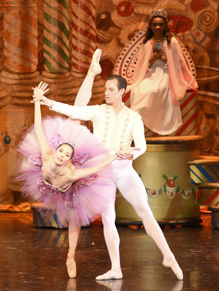 The Sugar Plum Fairy and her Cavalier in Connecticut Ballet's The Nutcracker.
﻿Photo by Thomas Giroir.