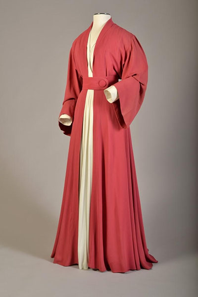 Ensemble worn by Katharine Hepburn as "Tracy Lord" in "The Philadelphia Story" (stage production 1939). Costume designer, Valentina Sanina Schlee (1899-1989). Kent State University Museum, gift of the Estate of Katharine Hepburn.        