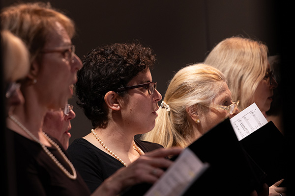 Photo of Cappella Cantorum in concert, courtesy of Cappella Cantorum.