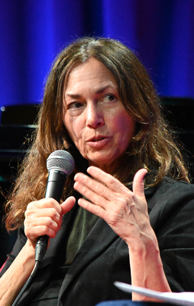 Susanna Hoffs photo by Kris Forland